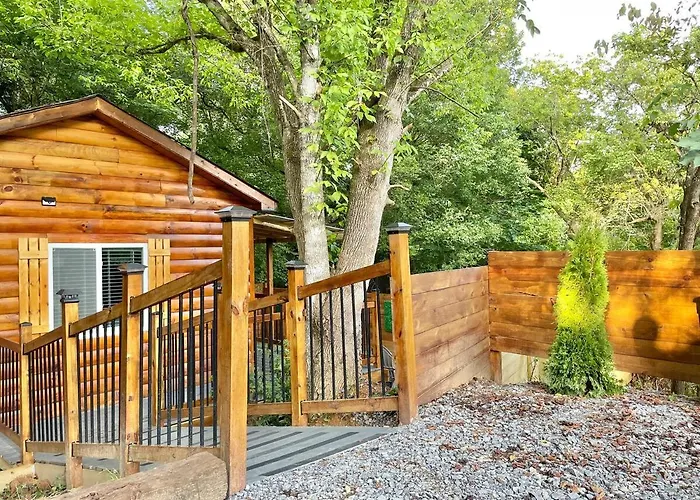 New Tiny Cabin Hot Tub Firepit Fenced Yard