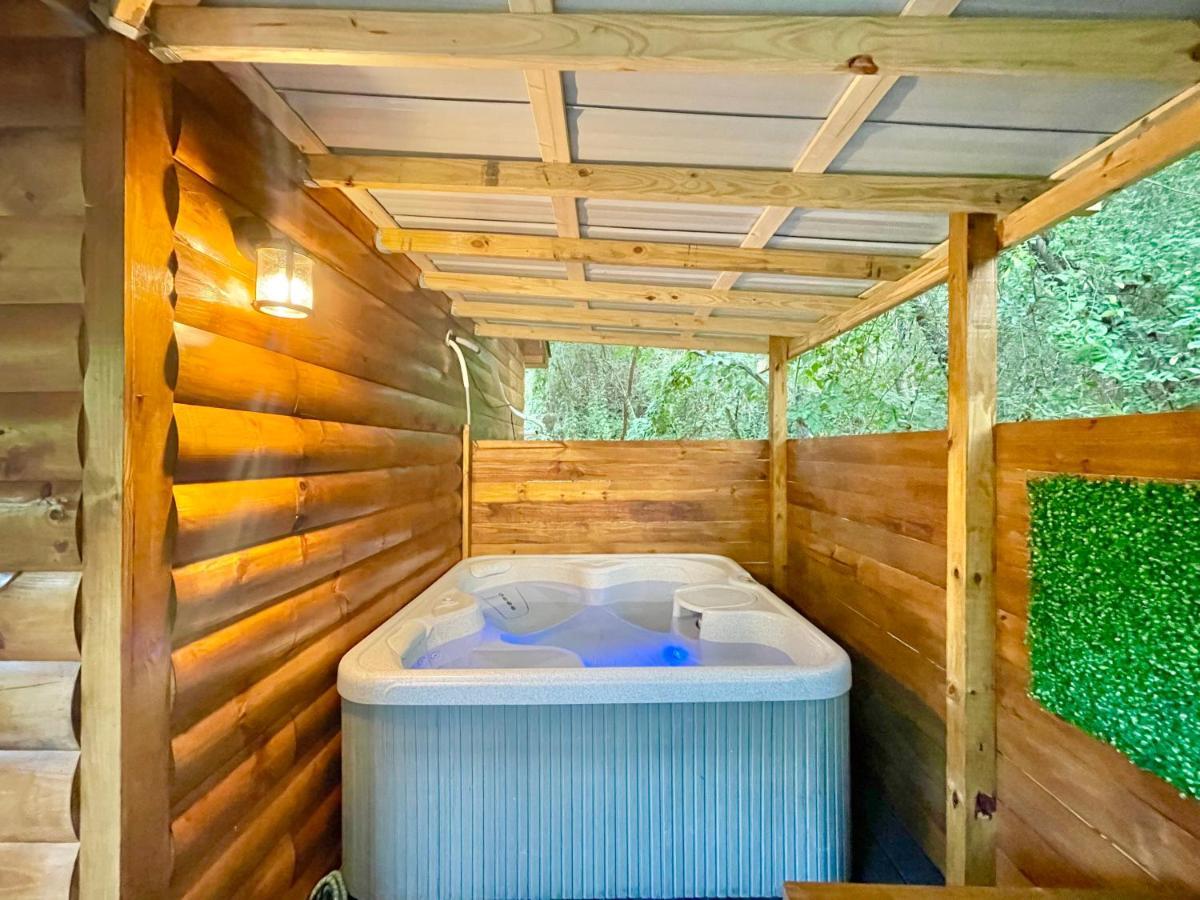 New Tiny Hot Tub Firepit Fenced Yard *