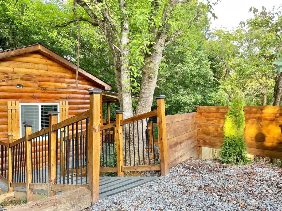 Holiday home New Tiny Hot Tub Firepit Fenced Yard *