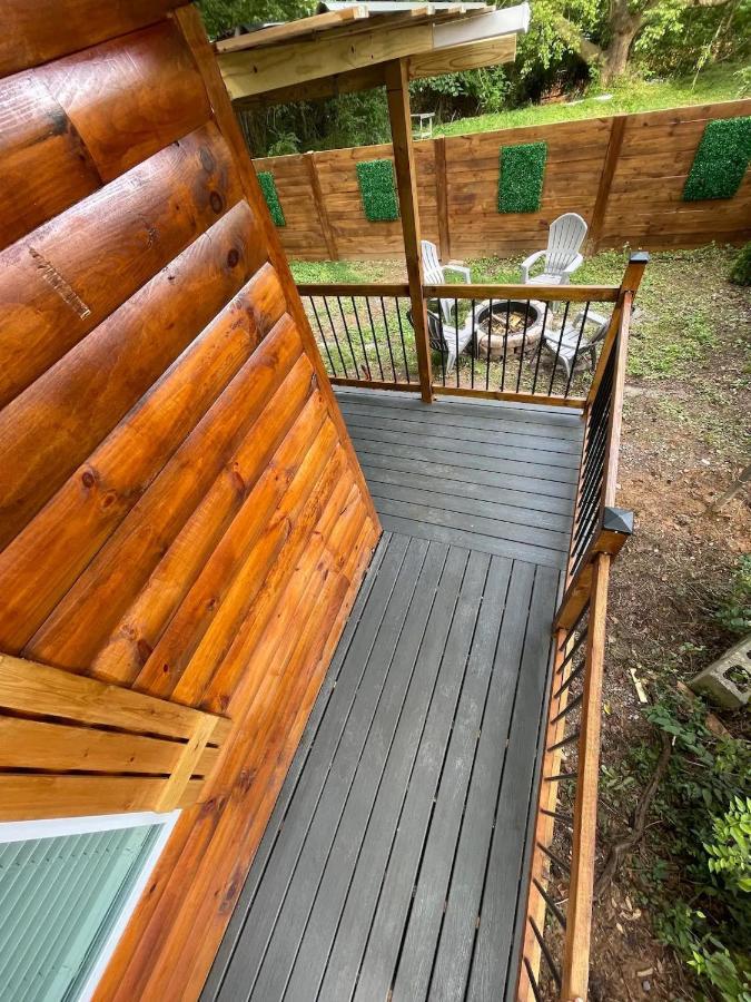 Holiday home New Tiny Hot Tub Firepit Fenced Yard *